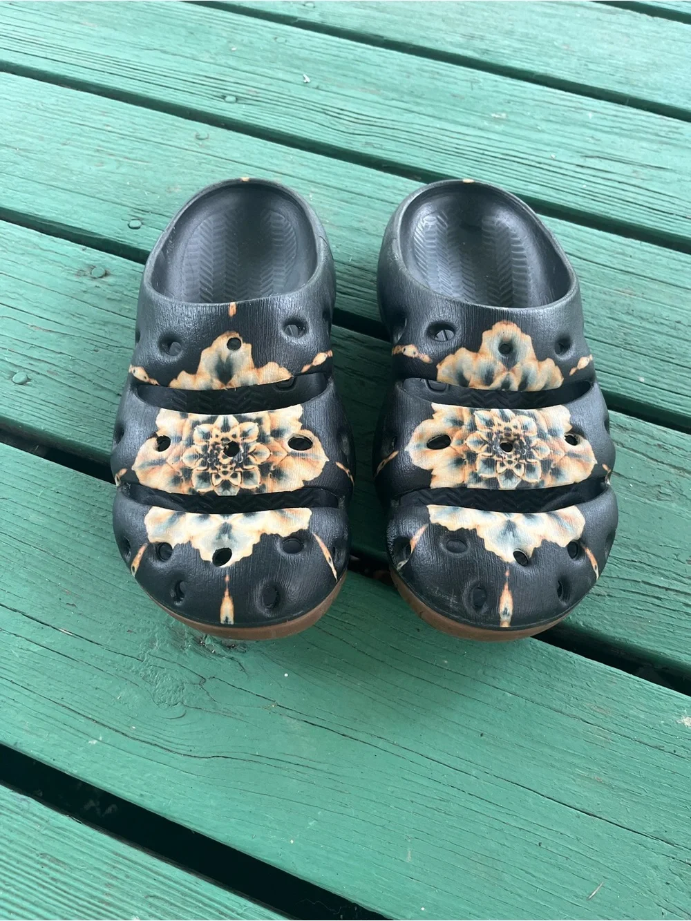 Keen Men's Yogui Clogs Black with Beige Floral “Tie-Dye”